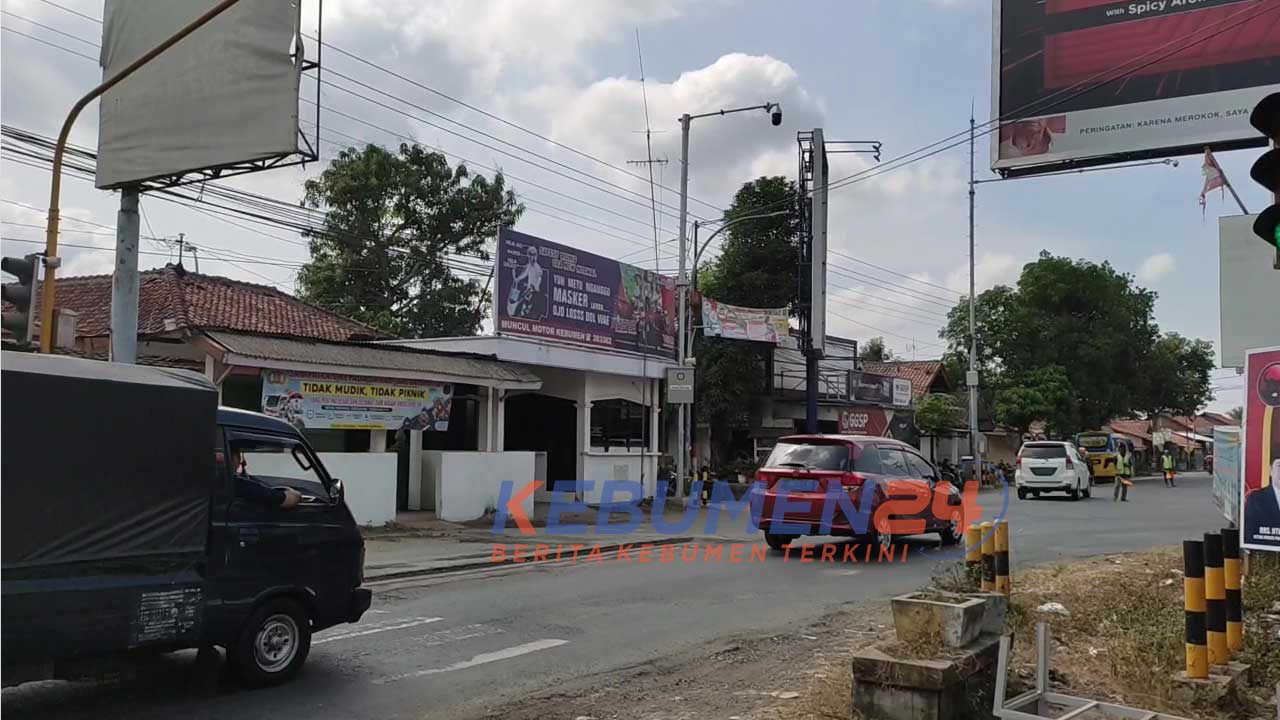 Pos Polisi tak berpenghuni di Simpang Lima Kebumen.