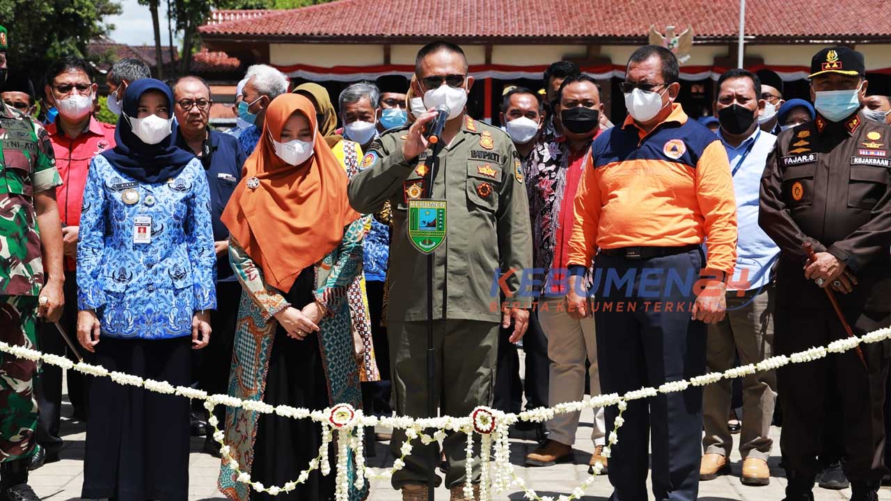 Bupati Kebumen Arif Sugiyanto meresmikan perubahan dan penetapan sejumlah nama jalan protokol di Kota Kebumen, pada Jumat 17 Desember 2021