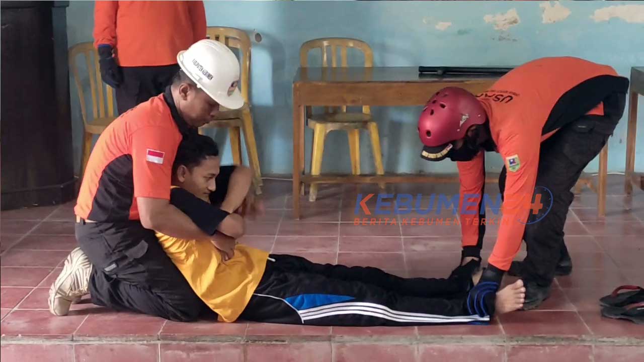 Tim Urban Search and Rescue (USAR) Internasional bersama dengan Kecamatan Gombong, Kabupaten Kebumen memberikan pelatihan tanggap bencana