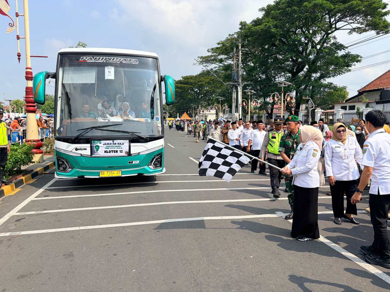 pemberangkatan calon jemaah haji asal Kabupaten Kebumen menuju Embarkasi Yogyakarta, Rabu, 6 Mei 2026