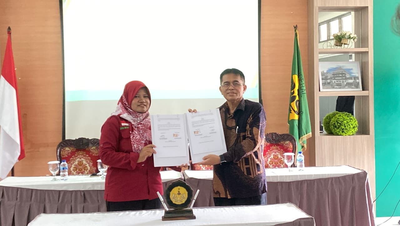 Penandatanganan perjanjian kerja sama antara UMNU Kebumen dan Unsoed Purwokerto